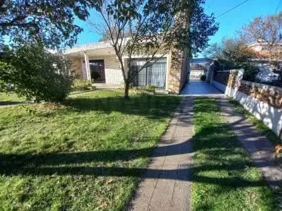 Casa de 4 dormitorios en Venta en Parque del Plata - Image 2