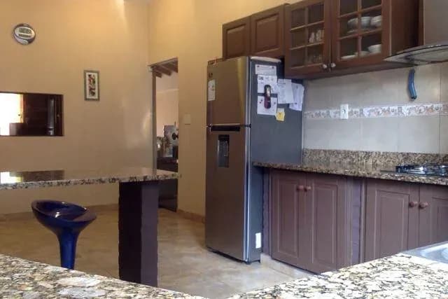 5-Bedroom House for Sale in Parques del Yatch, Lambaré - Image 4