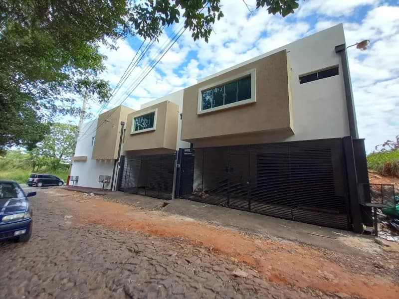 Casa de 3 dormitorios en Venta en Fernando de la Mora - Image 3